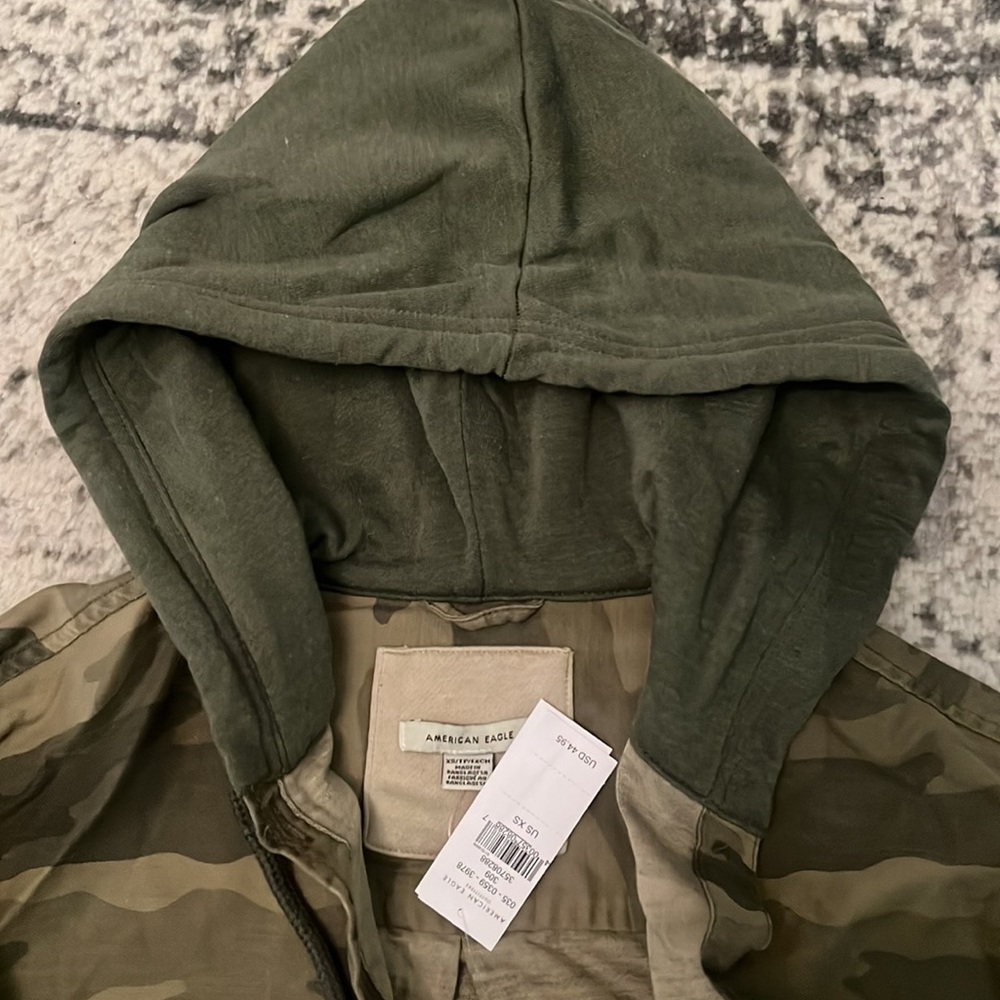 COPY - American Eagle XS cropped shacket shirt jacket camo army olive green hoo… - Picture 6 of 7